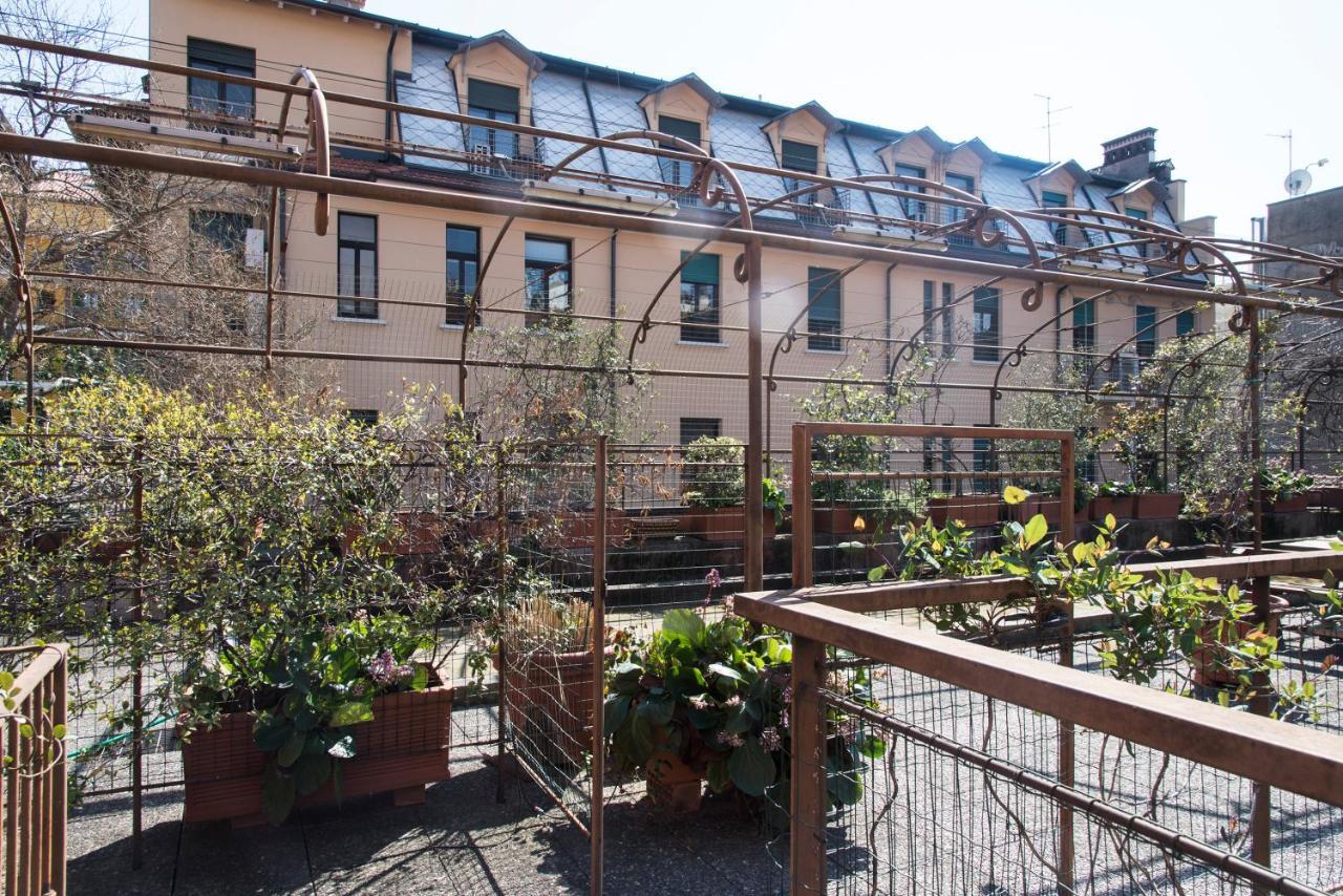 Peaceful Court Apartment In Shopping District 밀라노 외부 사진