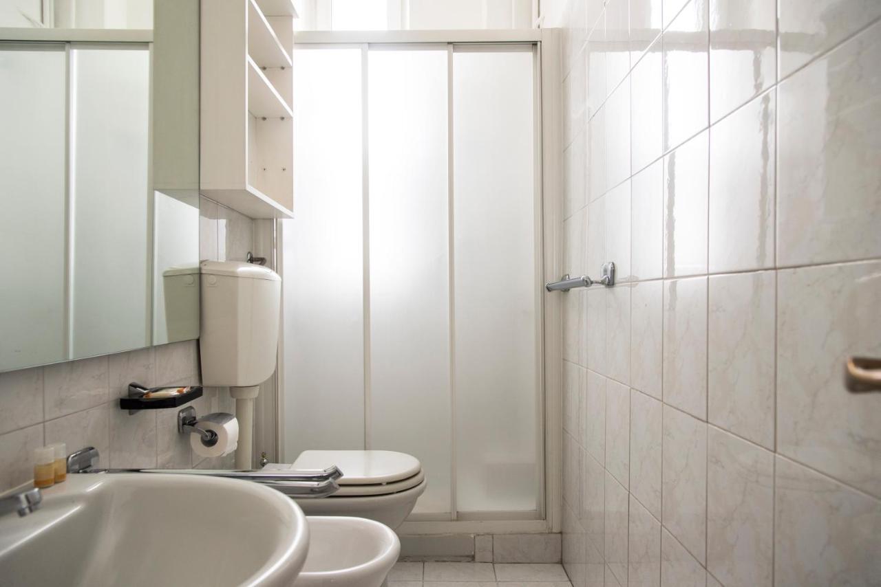 Peaceful Court Apartment In Shopping District 밀라노 외부 사진
